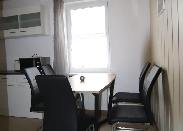 Ruhige Wohnung mit Terrasse nur 5 Minuten zur Müritz