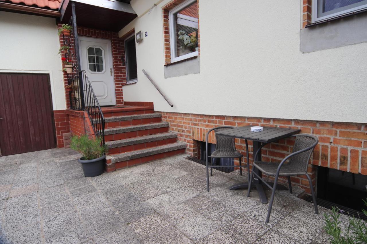 Ruhige Mit Terrasse Nur 5 Minuten Zur Müritz